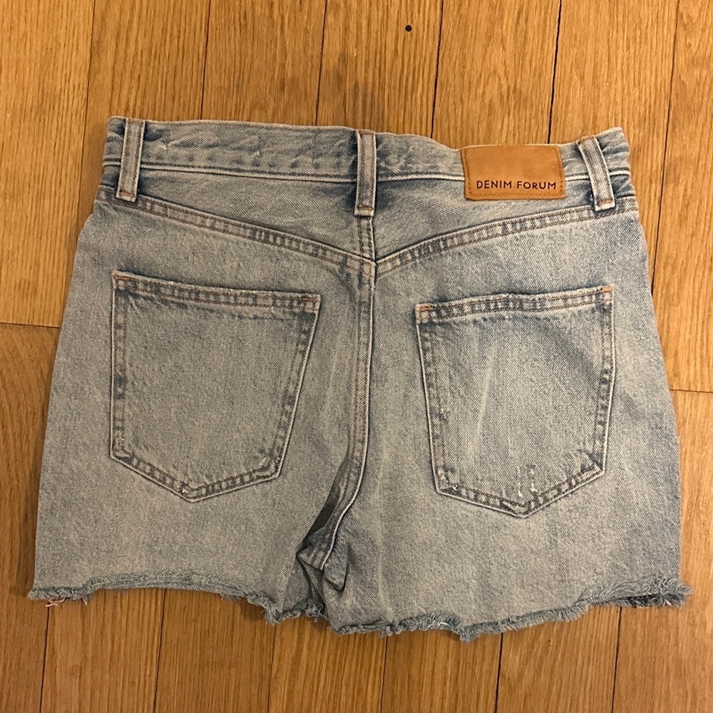Denim Forum Light Wash Boyfriend Loose Shorts - Size 24 - Picture 4 of 6